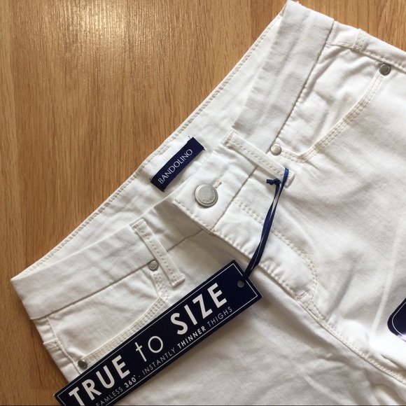 Bandolino Crop Jeans - Picture 2 of 3